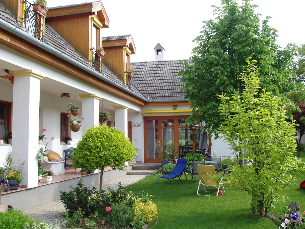Rudolf'S Fogado Hotel Zsira Ngoại thất bức ảnh