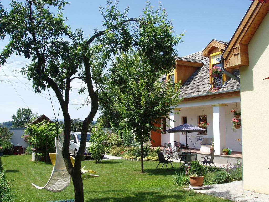 Rudolf'S Fogado Hotel Zsira Ngoại thất bức ảnh
